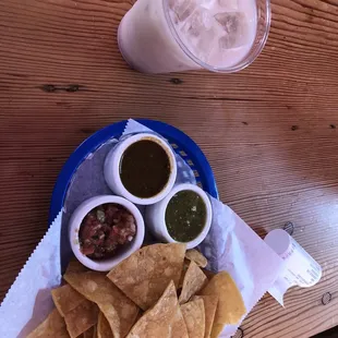 Salsa y Totopos