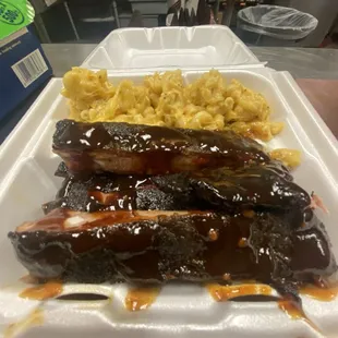 BBQ Ribs with Mac &amp; Cheese