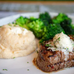 8 oz filet with cajun mashed potatoes and broccoli