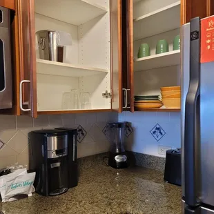 Glassware and dishes provided