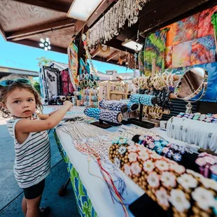 Tahitian Treasures shopping