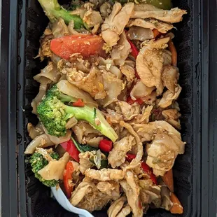 Pad kee mow w/ chicken, hot spicy
