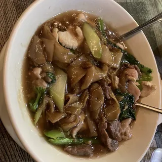 Rad Naa Noodle