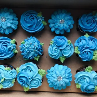 Pretty blue flower cupcakes
