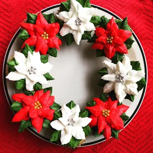 Poinsettia wreath cupcakes