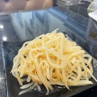 Cold Spicy and sour potato shreds 凉拌酸辣土豆丝