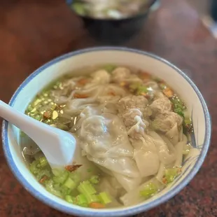 Large wonton soup