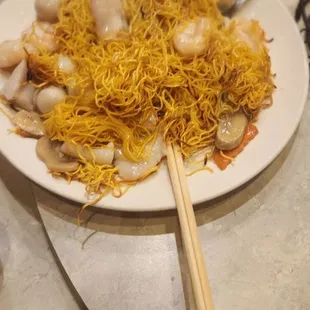 Seafood fried noodles