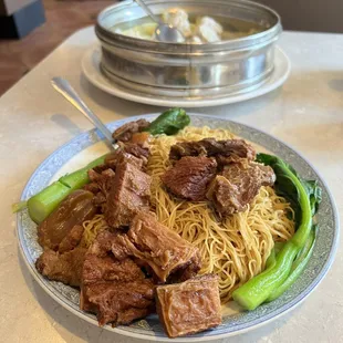 158 牛腩捞面 牛肉咬不动，面很涩