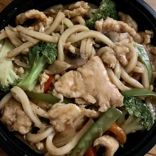 Udon noodles with chicken