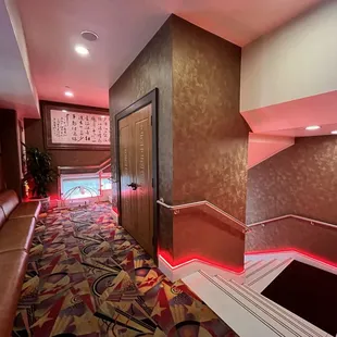 Level 2 lobby waiting area. Hrr