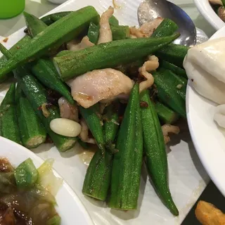 Sauteed Pork Neck with Black Fungus