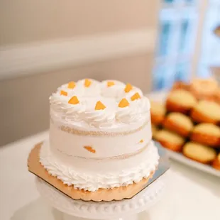Vegan mango cream cake