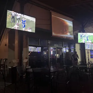 the outside of the restaurant