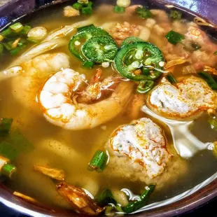 Banh canh tom cua - shrimp and crab udon soup