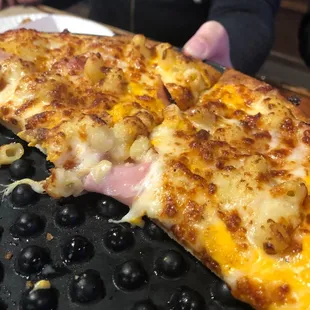 Mac and Cheese Pizza