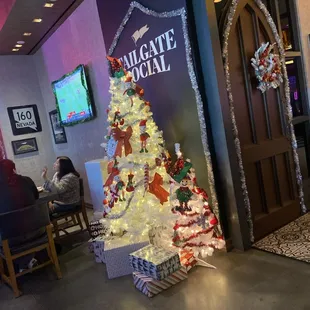 sushi and sashimi, interior