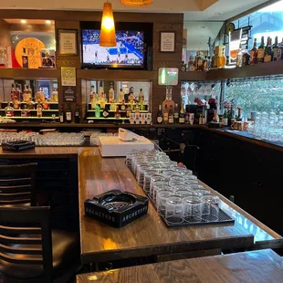 Full svc bar and plenty of seating!