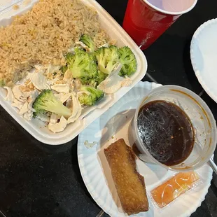 White meat chicken with broccoli and garlic sauce on the side