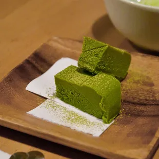 Flourless Matcha Cake
