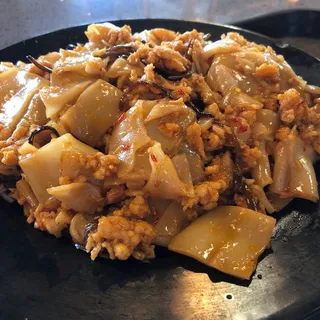 Sichuan Chicken Chow Fun