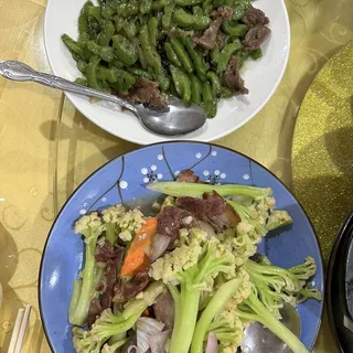 9. Sauteed Beef with Bitter Gourd