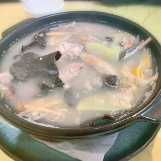 26. Taisan Special Stewed Chicken with Wine