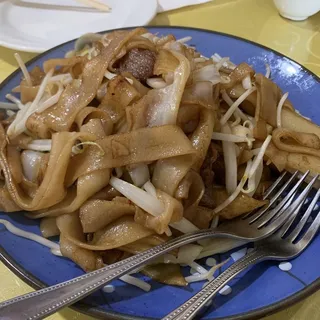 40. Beef Chow Fun