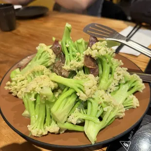 Preserved pork stir fried cauliflower