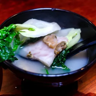clam Taro with Chinese cabbage soup