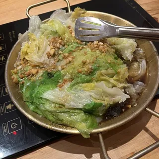 1. Lettuce with sauce and grali