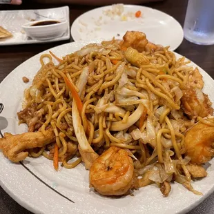 Combo lo mein