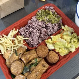 3-Cup Shrooms & Tofu Bento