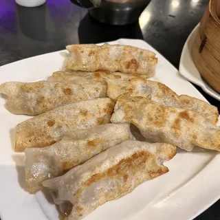 40. Taiwan Style Pan Fried Dumplings (8) 40.