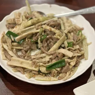 / Shredded Pork with Slender Bamboo