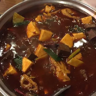 / Pork Blood, Intestine, and Tofu in Hotpot
