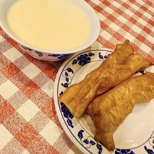 Soy milk with fried crullers