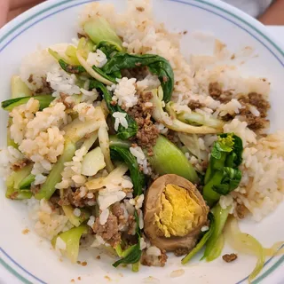 Old Fashion Meat Sauce with Noodle and Egg Soup