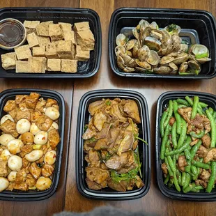 Fried tofu, clams, quail egg with tofu, pork slices, green bean with chicken