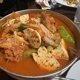 E13. Kim Chi Seafood Hot Pot