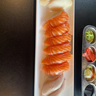 2 Pieces Salmon Sushi