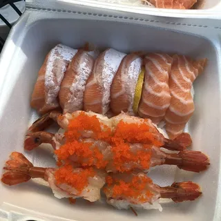 2 Pieces Fatty Salmon Sushi