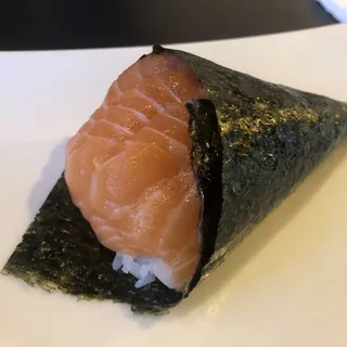 Salmon Hand Roll