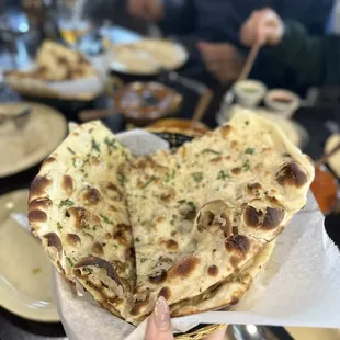 GARLIC NAAN