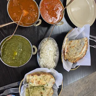 Palak Paneer, Lamb Vindaloo, Butter Chicken, Onion Kulcha, Rice, Garlic Chili Naan