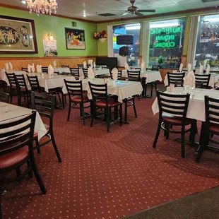 No one here on a Saturday night? Boo!