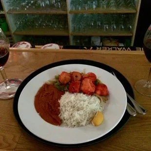 Customer service here was top notch. I had the Murgh Tikka,and it's the best Indian food I've ever had. Overall, a great experience.