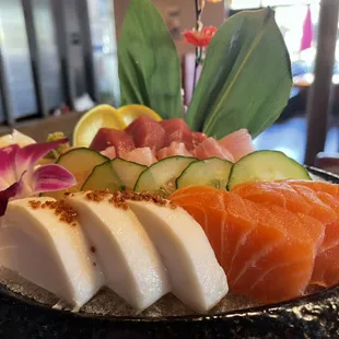 Lunch sashimi combo