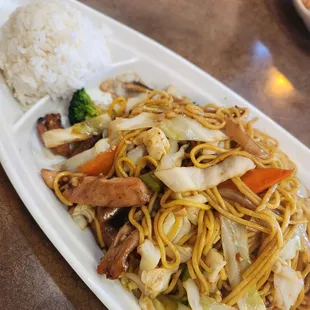 Lunch chicken yakisoba.