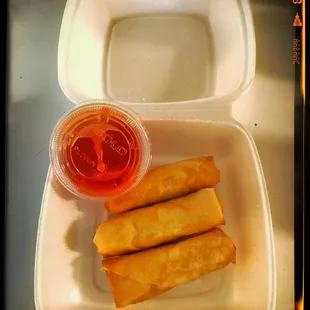Vegetables spring rolls is ready for your appetizer :)